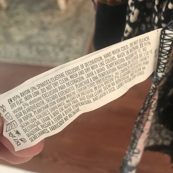 Stretchy faux wrap dress in patchwork pattern - Picture 3 of 3